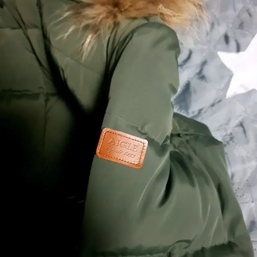 [BUNJANG] Aigle Duck Down Velcro Women's Padded Jacket / 에이글 덕다운 벨크로 여성 패딩 카키 90(L)
