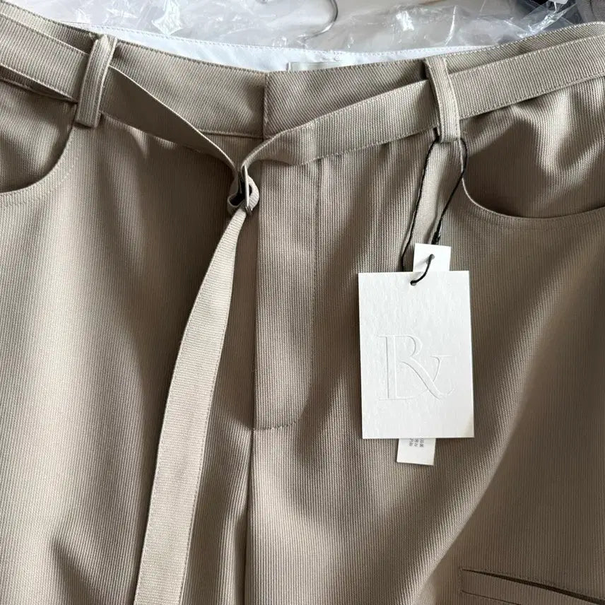 [BUNJANG] Bluebrick Cargo Slacks (Khaki Beige) / 새) 블루브릭 Cargo slacks (khaki beige)