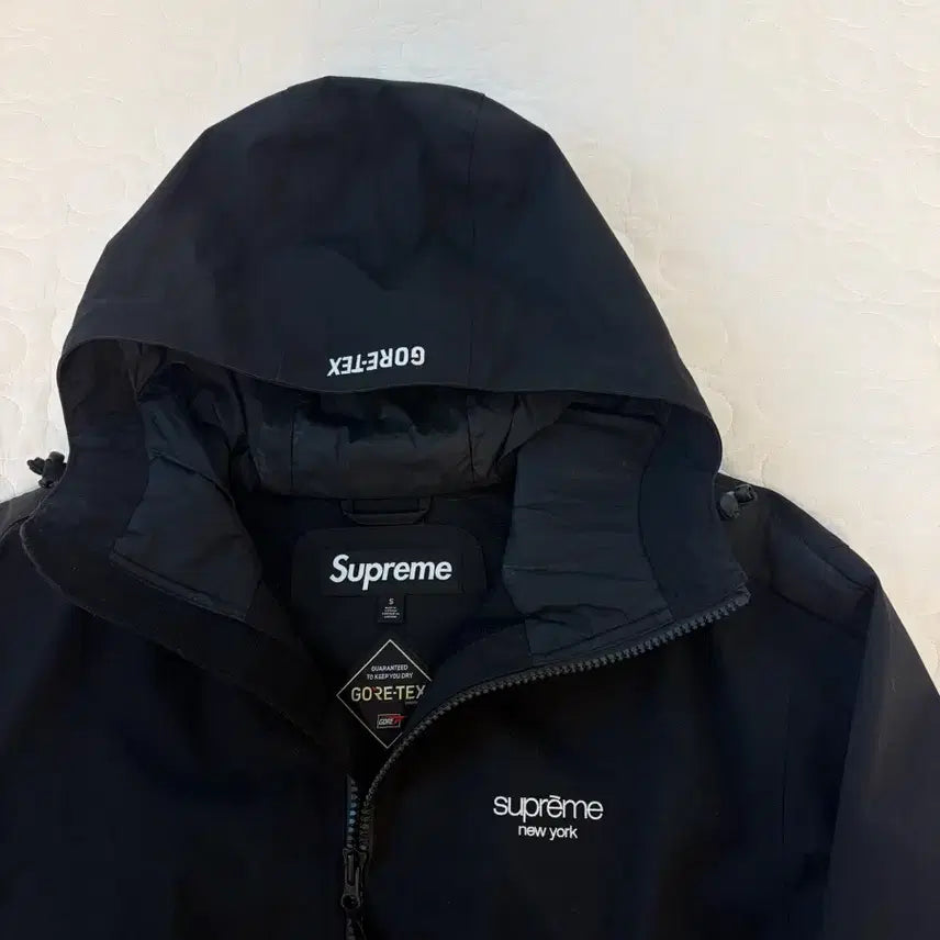 [BUNJANG] Supreme Gore-Tex Stripe Hooded Jacket / 슈프림 고어텍스 스트라이프 후드 자켓