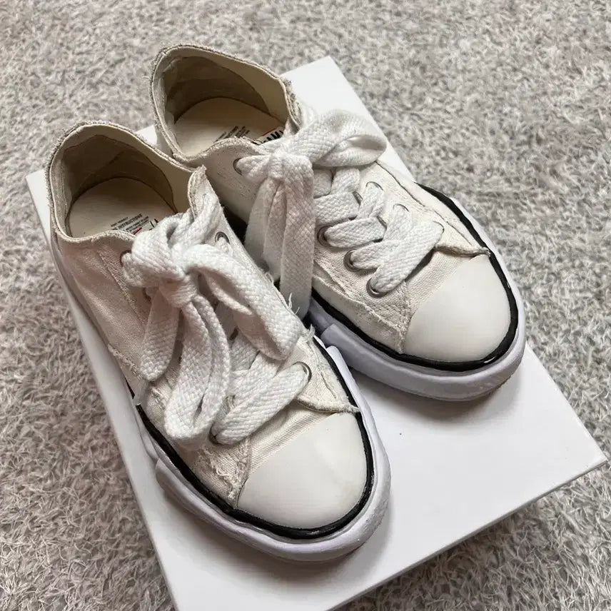 [SOLD OUT] 메종 미하라 야스히로 피터슨 OG 솔 캔버스 로우 스니커즈 화이트