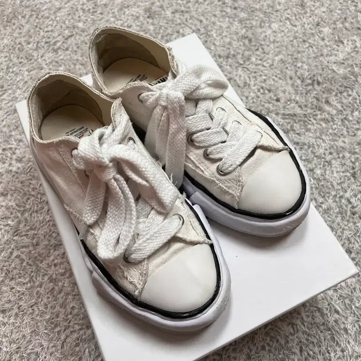 [SOLD OUT] 메종 미하라 야스히로 피터슨 OG 솔 캔버스 로우 스니커즈 화이트