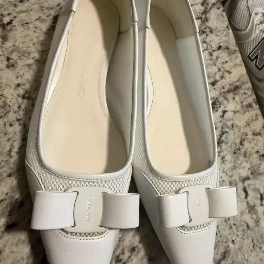 [BUNJANG] Ferragamo Mesh White Flat Shoes / 페레가모 메쉬 화이트 플랫