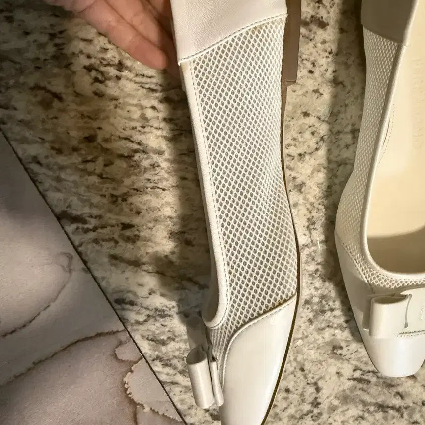 [BUNJANG] Ferragamo Mesh White Flat Shoes / 페레가모 메쉬 화이트 플랫