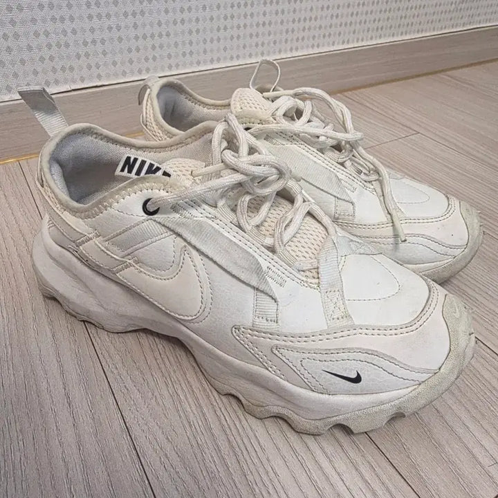 [SOLD OUT] 나이키 TC 7900 흰색 운동화