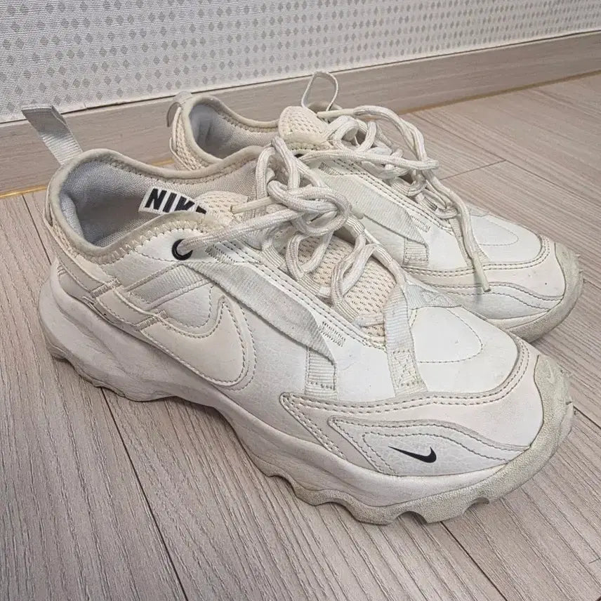[SOLD OUT] 나이키 TC 7900 흰색 운동화