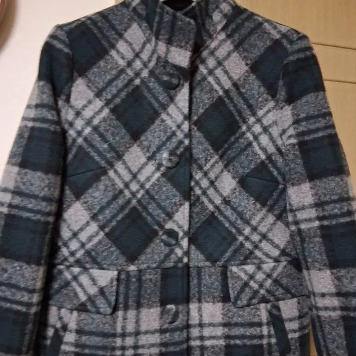[BUNJANG] Solely Check Pattern Half Coat (Size 88) / 체크 패턴 하프 코트88(새상품)