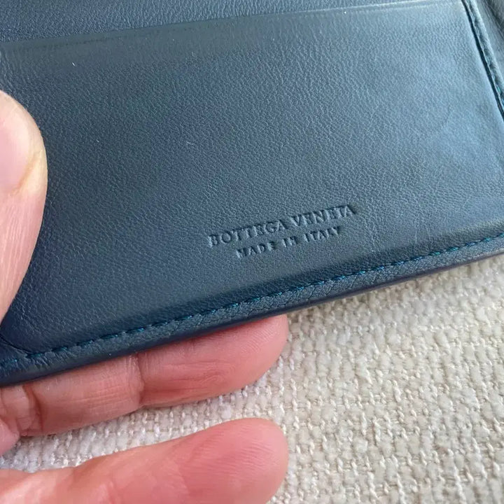 [BUNJANG] Bottega Veneta Weaving Bi-fold Wallet Navy Dot Pattern / 보테가 베네타 위빙 멀티플 반지갑 진네이비 도트패턴
