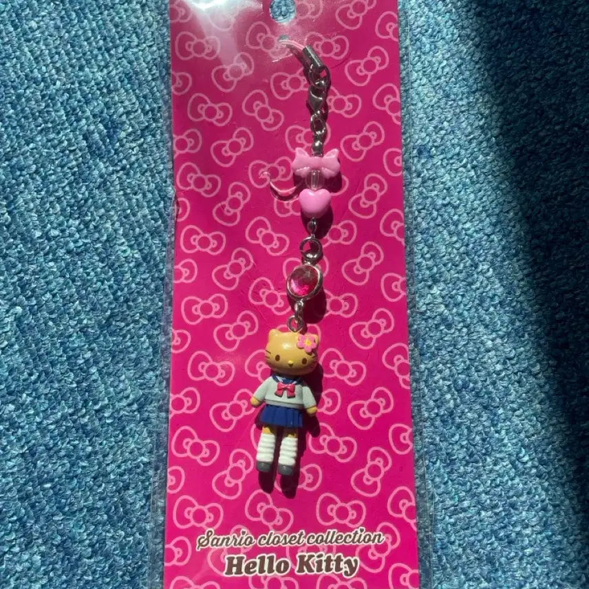 [BUNJANG] Long Legs Tanning School Uniform Hello Kitty Strap / 롱다리 태닝교복키티 스트랩