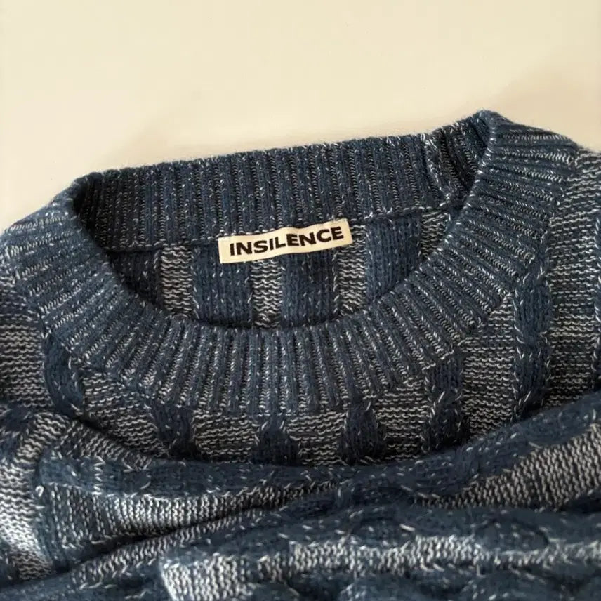 [BUNJANG] In Silence Woman Soft Cable Cropped Knit - Blue / 인사일런스우먼 소프트 케이블 크롭 니트 BLUE