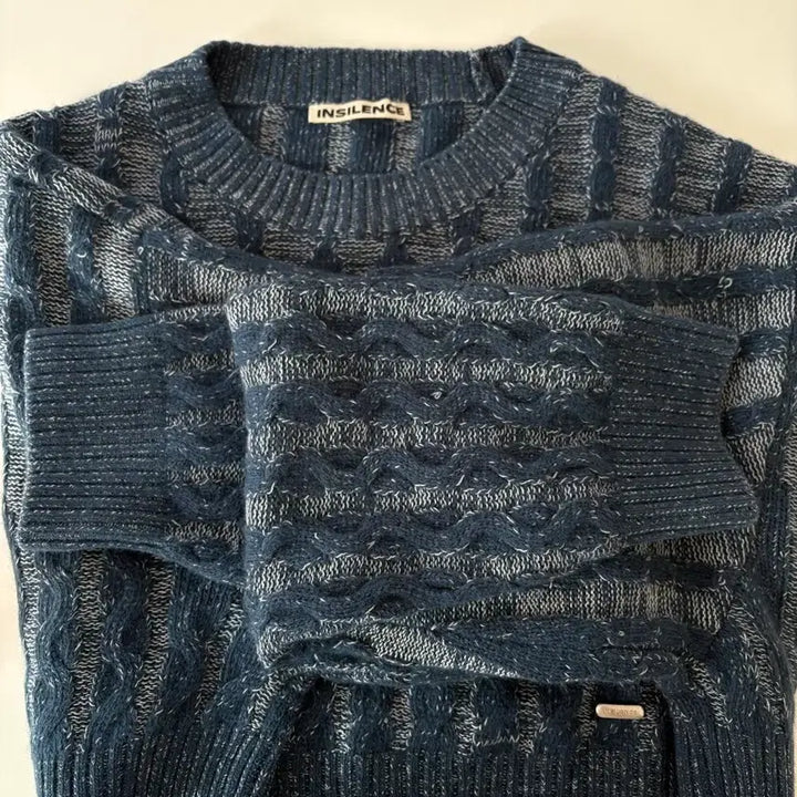 [BUNJANG] In Silence Woman Soft Cable Cropped Knit - Blue / 인사일런스우먼 소프트 케이블 크롭 니트 BLUE