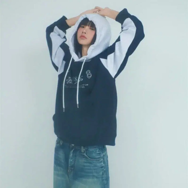 [BUNJANG] April18 Studio Navy Colorblock Hoodie (M) / April18 studio 네이비 배색 후드티