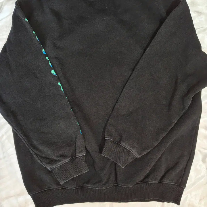 [BUNJANG] Yeseyesee Logo Black Sweatshirt / [중고/택포]Y2K 스트릿룩 예스아이씨 로고 블랙 맨투맨