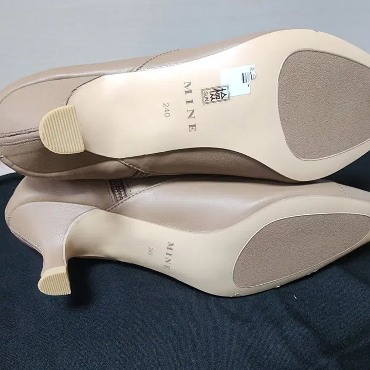 [BUNJANG] Hanseom Mine Leather Ankle Boots - 240, Taupe / [240]한섬 마인 23FW 레더 앵클 부츠 토프색상 . 새상품