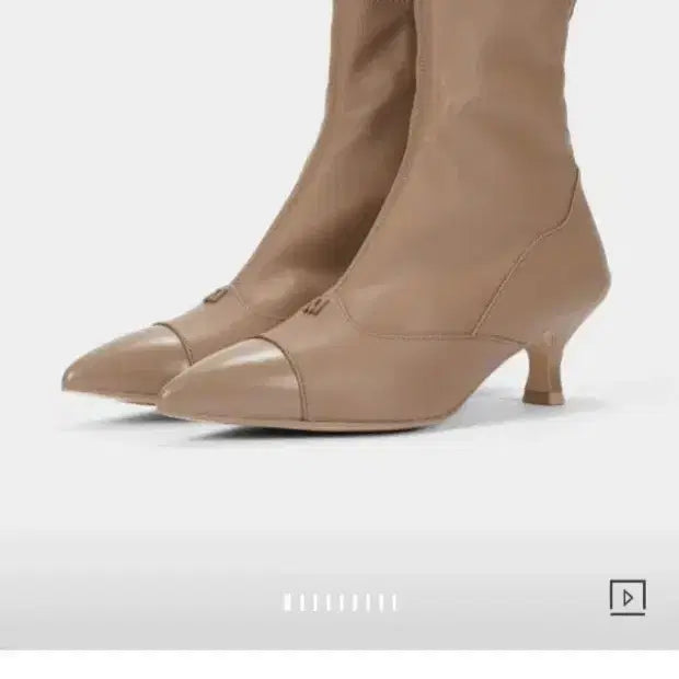 [BUNJANG] Hanseom Mine Leather Ankle Boots - 240, Taupe / [240]한섬 마인 23FW 레더 앵클 부츠 토프색상 . 새상품