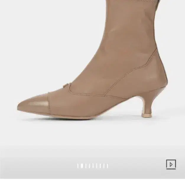 [BUNJANG] Hanseom Mine Leather Ankle Boots - 240, Taupe / [240]한섬 마인 23FW 레더 앵클 부츠 토프색상 . 새상품