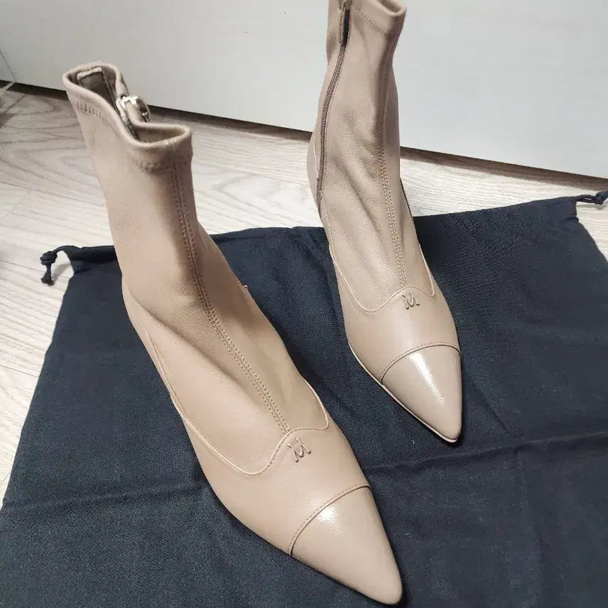 [BUNJANG] Hanseom Mine Leather Ankle Boots - 240, Taupe / [240]한섬 마인 23FW 레더 앵클 부츠 토프색상 . 새상품