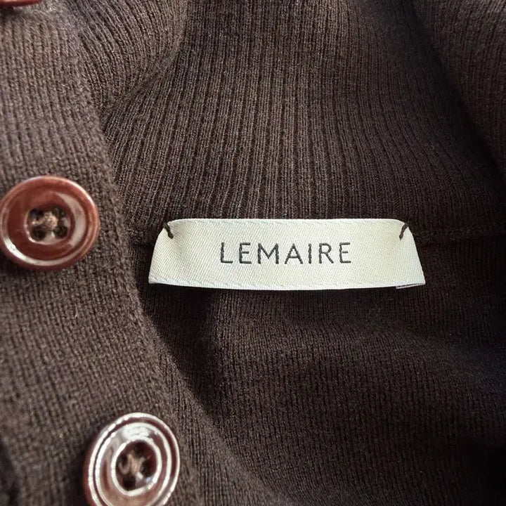 [BUNJANG] Lemaire Button Fitted Cardigan (Size S) / 이번주만 가격인하> 25년 FW 르메르 (LEMAIRE)피티드 가디건 S