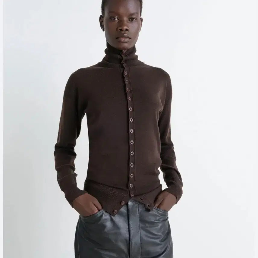 [BUNJANG] Lemaire Button Fitted Cardigan (Size S) / 이번주만 가격인하> 25년 FW 르메르 (LEMAIRE)피티드 가디건 S