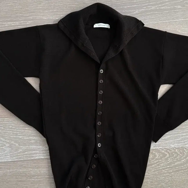 [BUNJANG] Lemaire Button Fitted Cardigan (Size S) / 이번주만 가격인하> 25년 FW 르메르 (LEMAIRE)피티드 가디건 S