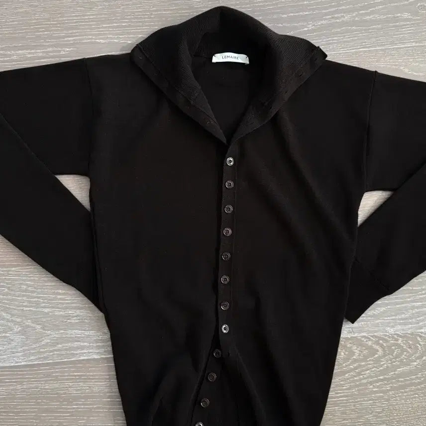 [BUNJANG] Lemaire Button Fitted Cardigan (Size S) / 이번주만 가격인하> 25년 FW 르메르 (LEMAIRE)피티드 가디건 S
