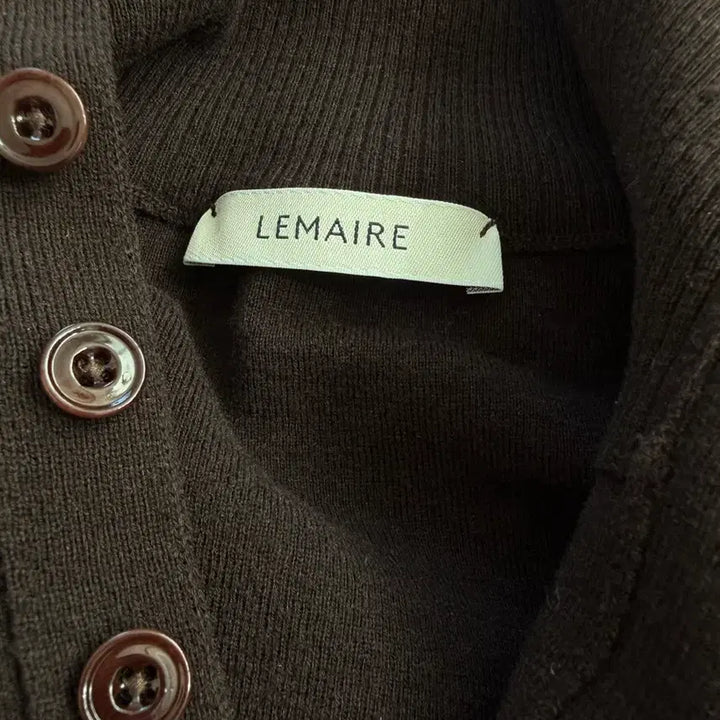 [BUNJANG] Lemaire Button Fitted Cardigan (Size S) / 이번주만 가격인하> 25년 FW 르메르 (LEMAIRE)피티드 가디건 S