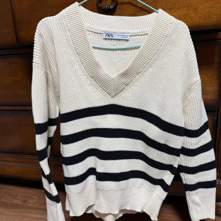 [BUNJANG] ZARA V-neck Striped Knit Sweater / 자라 브이넥 스트라이트니트