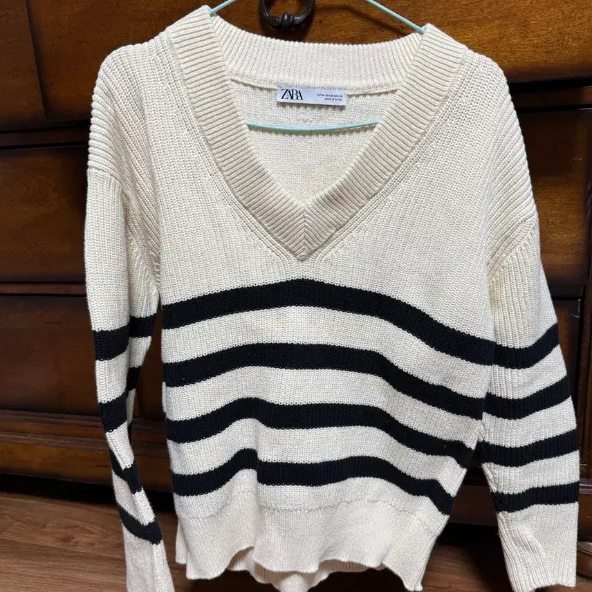 [BUNJANG] ZARA V-neck Striped Knit Sweater / 자라 브이넥 스트라이트니트