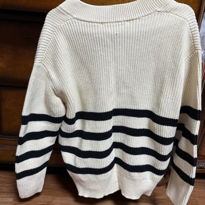 [BUNJANG] ZARA V-neck Striped Knit Sweater / 자라 브이넥 스트라이트니트