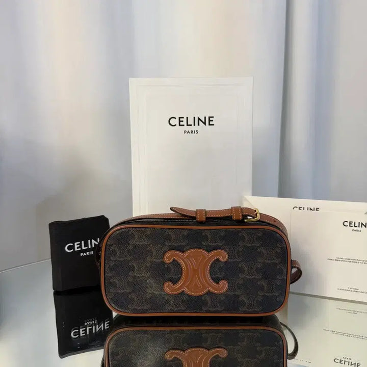 [BUNJANG] Celine Triomphe Mini Camera Shoulder Bag - Tan / 셀린느 퀴르 트리오페 미니 카메라 숄더백 - 탠