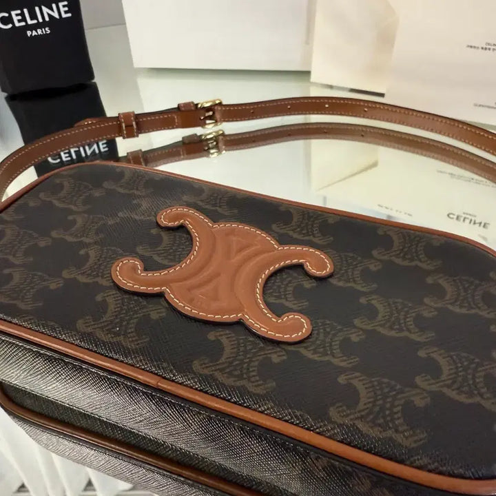 [BUNJANG] Celine Triomphe Mini Camera Shoulder Bag - Tan / 셀린느 퀴르 트리오페 미니 카메라 숄더백 - 탠