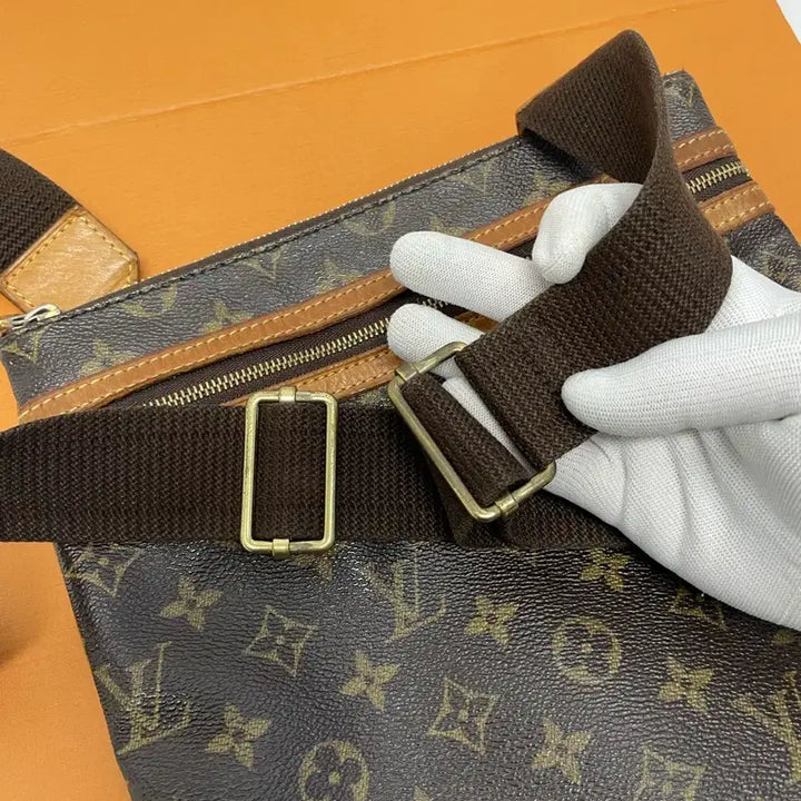 [BUNJANG] Louis Vuitton Monogram Bosphore Messenger Bag [OS] / 루이비통 모노그램 보스포어 크로스백 메신저 [os]