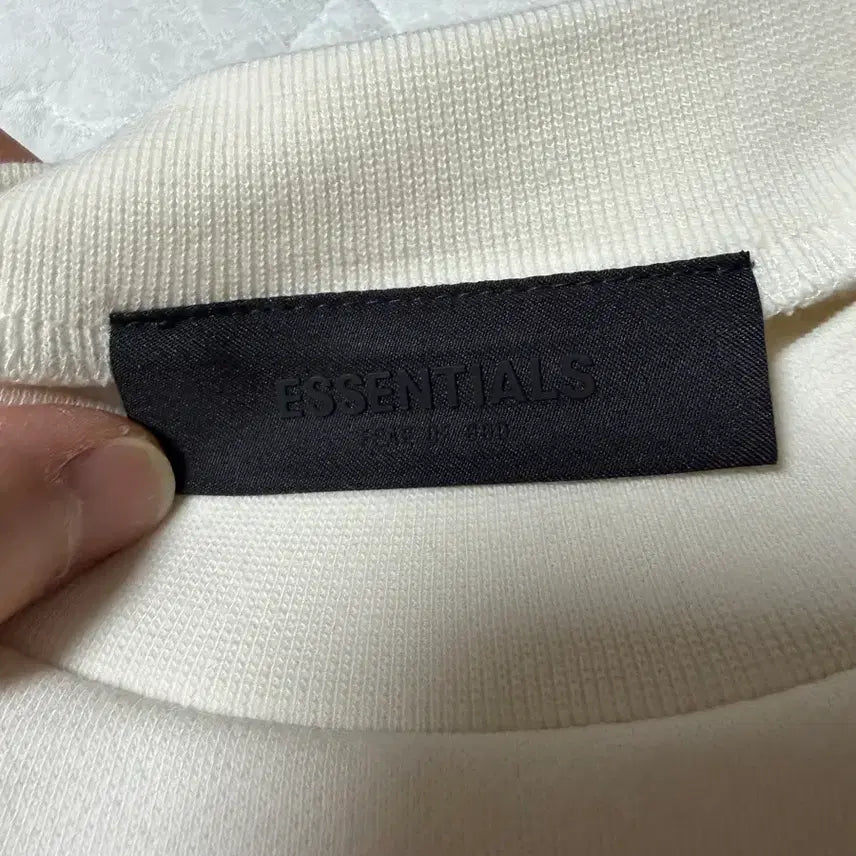 [BUNJANG] Fear of God Essentials Crewneck Cloud Dancer - 23FW / [M] 피오갓 에센셜 크루넥 클라우드 댄서 - 23FW