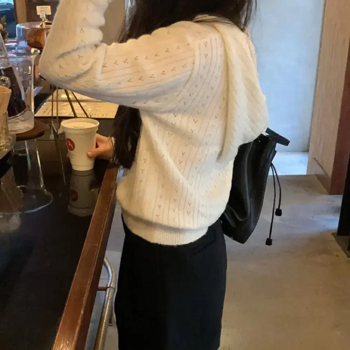 [BUNJANG] Founders Ivory V-Neck Hooded Knit / 파운더스 꼬뜨 아일렛 펀칭 폼폼 방울 알파카 브이넥 후드 후디 니트