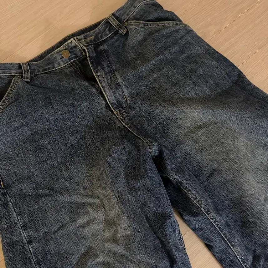 [BUNJANG] Hatching Room Wide Curved Jeans / 해칭룸 와이드 커브드진