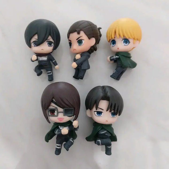 [BUNJANG] Attack on Titan Hugcot Set of 5 Figures / 진격의 거인 허그코트 5종 풀세트 리바이 한지 에렌 미카사 아르민