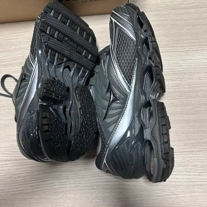 [BUNJANG] Mizuno Prophecy LS Black Metallic Gray 275 Sneakers / 미즈노 프로페시 LS 블랙 매탈릭 그래이275