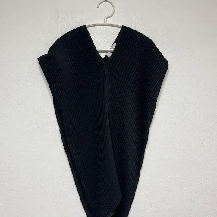 [BUNJANG] COS Sleeveless Pleated Blouse Size 40 / 코스 플리츠 민소매 블라우스 40