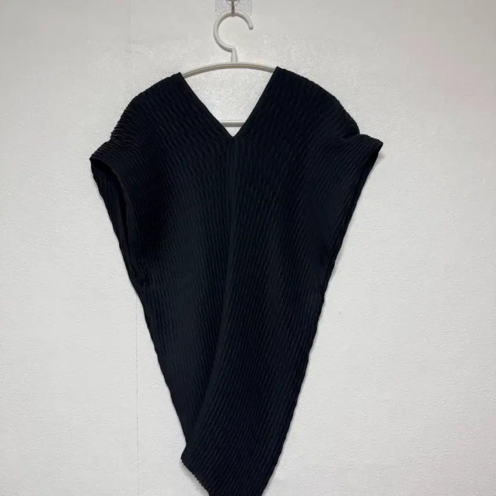 [BUNJANG] COS Sleeveless Pleated Blouse Size 40 / 코스 플리츠 민소매 블라우스 40