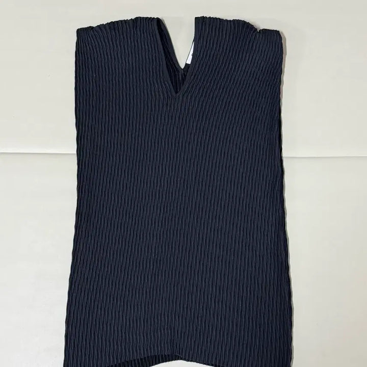 [BUNJANG] COS Sleeveless Pleated Blouse Size 40 / 코스 플리츠 민소매 블라우스 40
