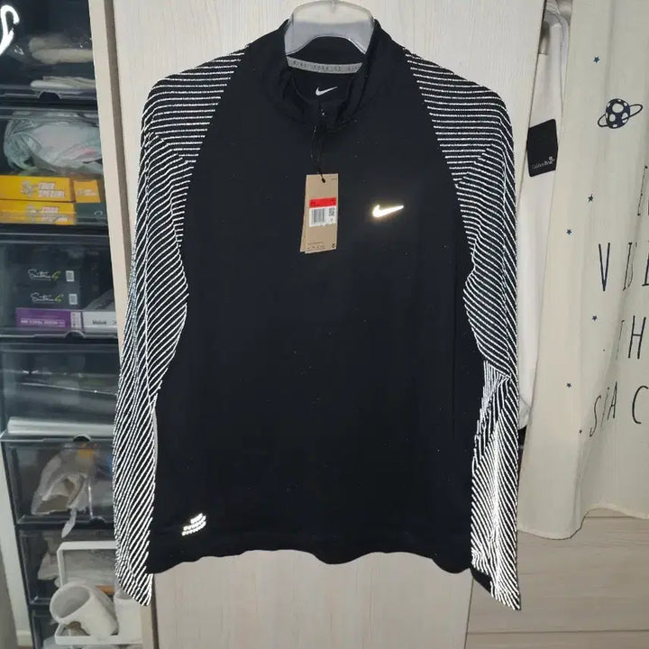 [SOLD OUT] (L XL 2XL) 나이키 엘리먼트 드라이핏 리플렉티브 디비젼 반집업