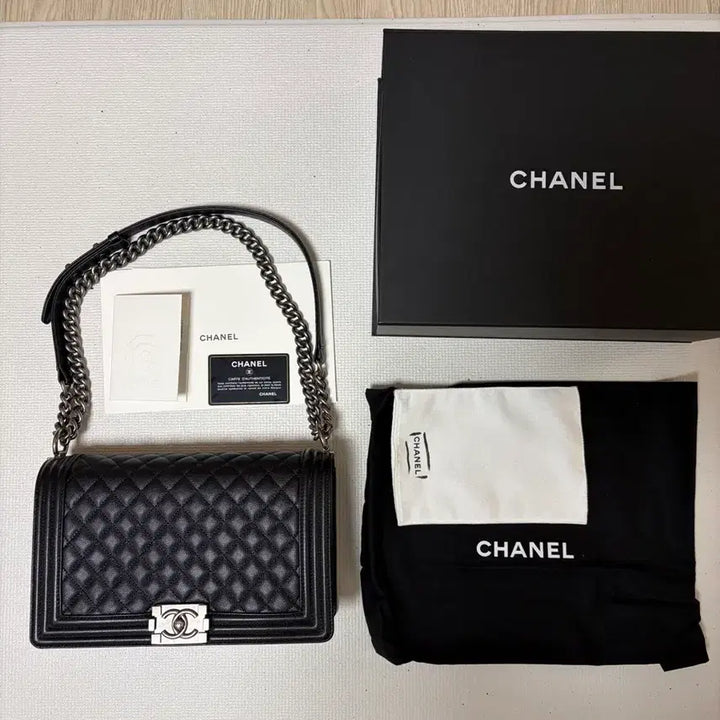 [BUNJANG] Chanel Boy Large Flap Bag Caviar / 샤넬 보이 라지 플랩백 캐비어