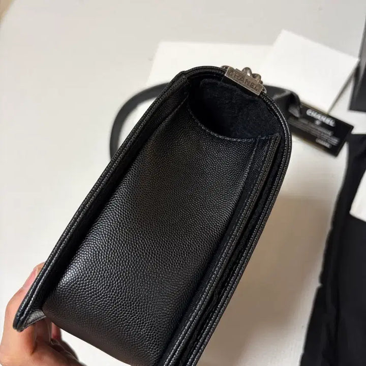 [BUNJANG] Chanel Boy Large Flap Bag Caviar / 샤넬 보이 라지 플랩백 캐비어