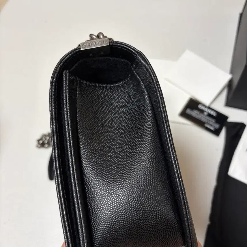 [BUNJANG] Chanel Boy Large Flap Bag Caviar / 샤넬 보이 라지 플랩백 캐비어