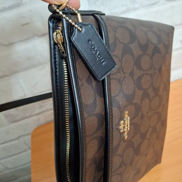 [BUNJANG] Coach Crossbody Bag / 코치크로스백