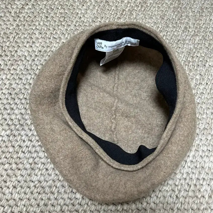 [BUNJANG] Vazal Studio Wool Beret Beige / 바잘 스터드 로고 울 베레모 베이지