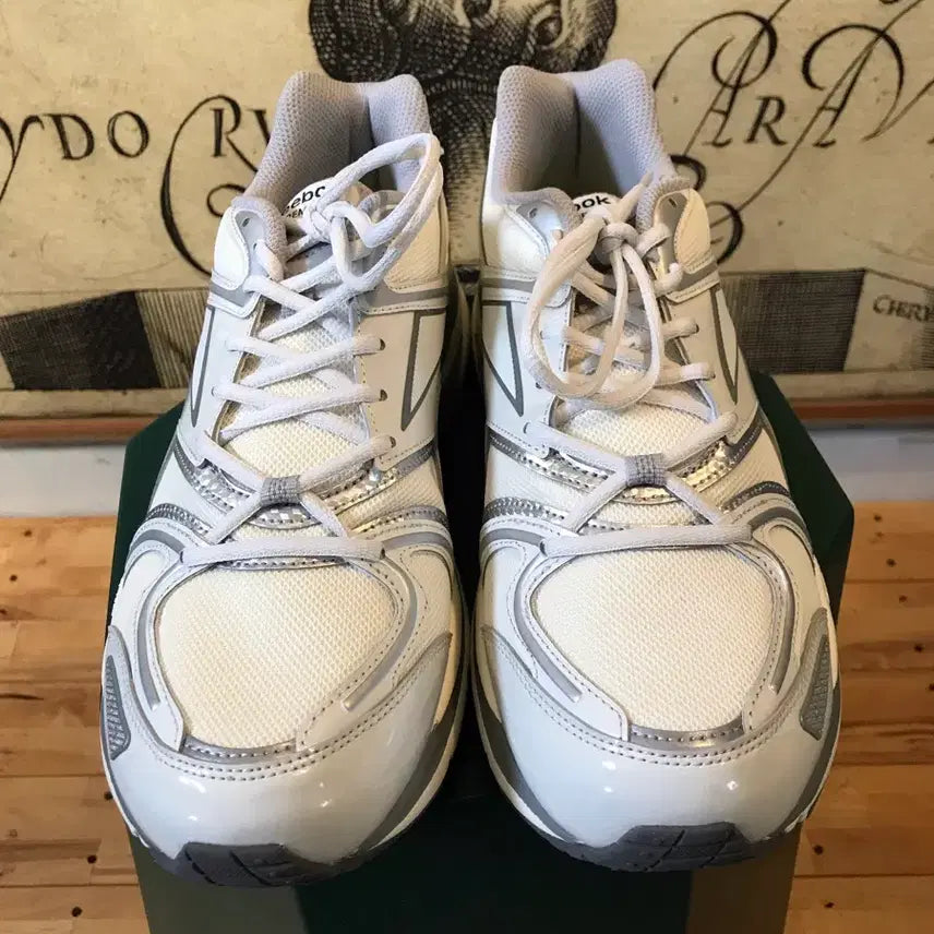 [BUNJANG] Reebok Premier Road Plus x Lifeiswhatyoumakeit Collaboration Sneakers (Size 280) / (N)리복 프리미어 로드 플러스 x 라이풀 280