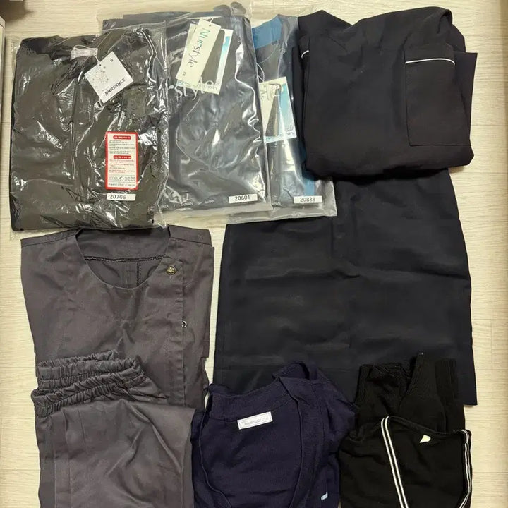 [BUNJANG] Medical Uniform Bundle Set / 병원유니폼 새제품포함 10개 일괄 판매합니다