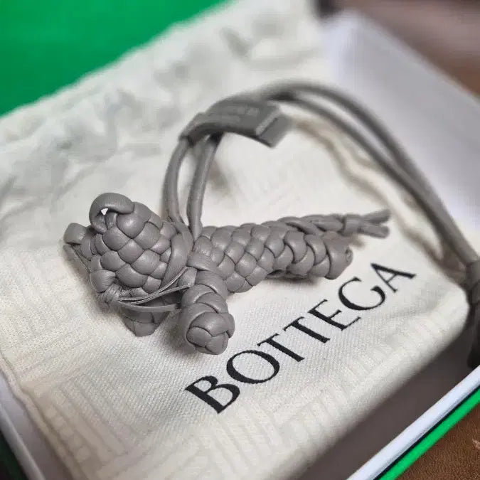 [BUNJANG] Bottega Veneta Cat Keyring / 보테가베네타 고양이 키링