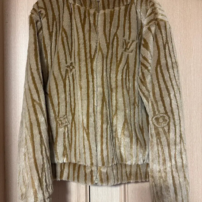 [BUNJANG] 3L Louis Vuitton Yeppi Fur Fleece / [3L] 루이비통 예삐 퍼 후리스
