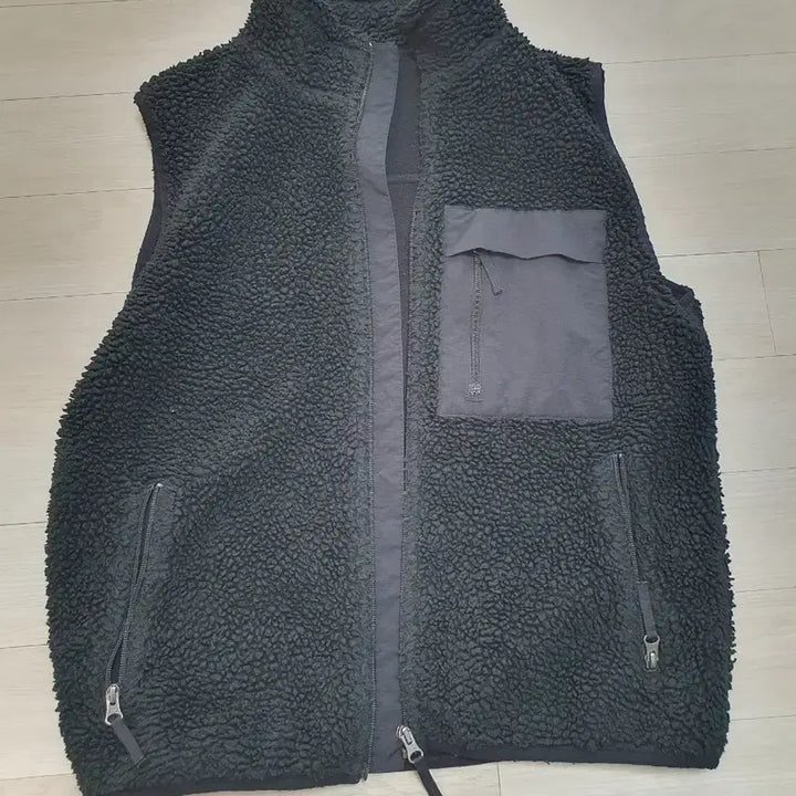 [BUNJANG] Musinsa Standard Black Fleece Vest L / 무신사 스탠다드 블랙 뽀글이 조끼 L